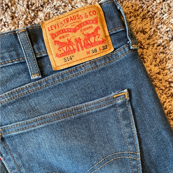EUC Levi’s 514 Straight Fit men’s jeans Tagged 38x32 (measures 40x30) - Picture 3 of 9